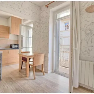 https://studio-equipe-au-mourillon-a-20m-de-la-plage.fr-provencehotel.com