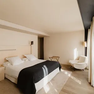 De Nell Paris
